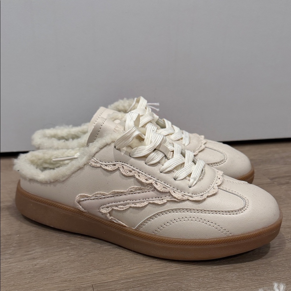 Cream Women's Shoes with Faux Fur Lining Lucky Step